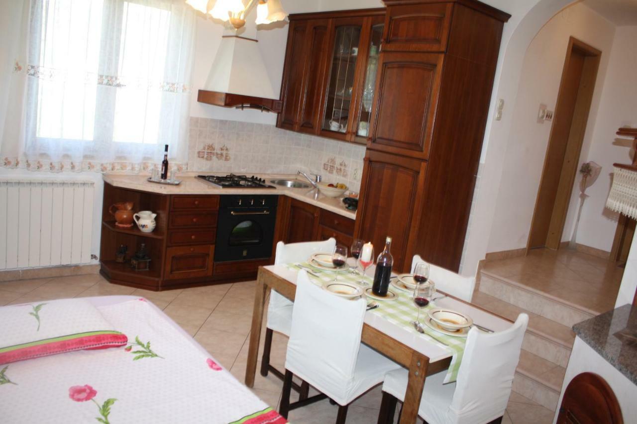 Zule Apartment Roč Eksteriør billede